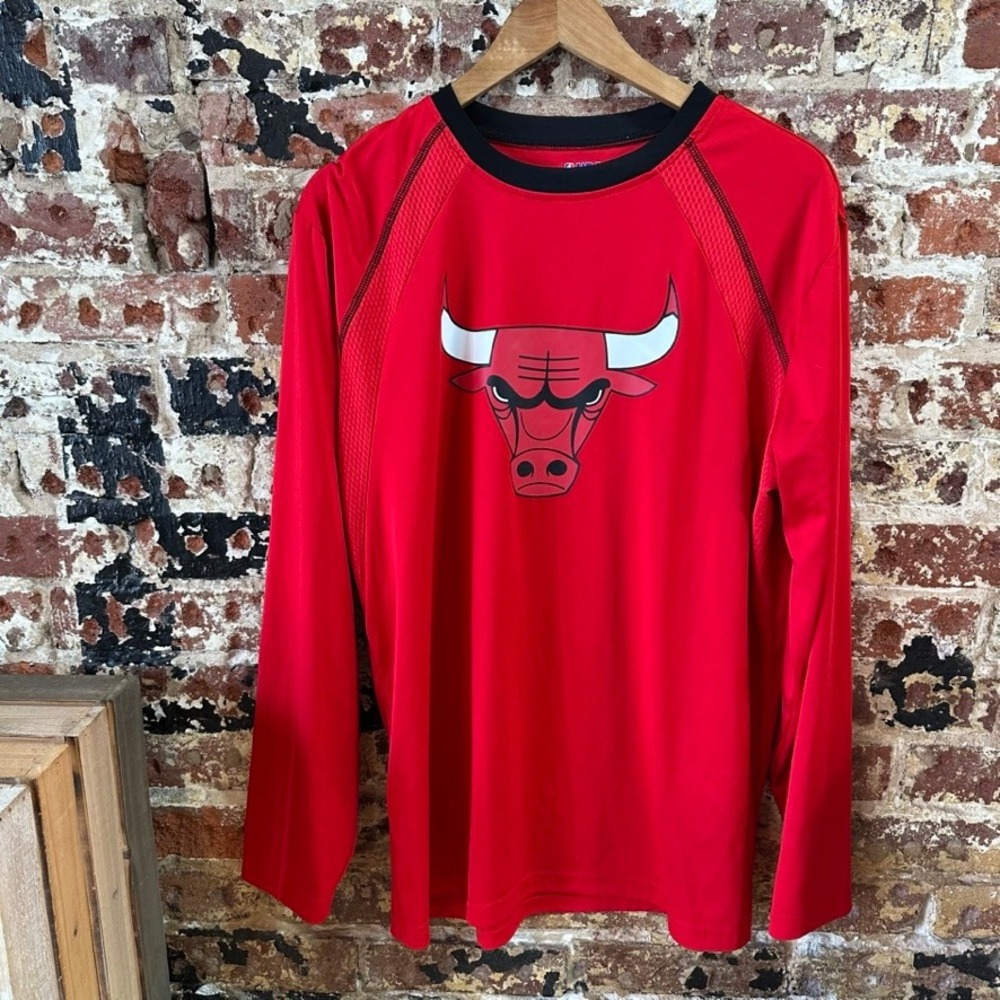 NBA Chicago Bulls Basketball T-Shirt Red Long Sleeve Mens Large